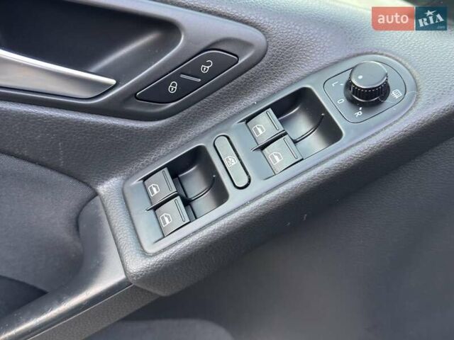 Фольксваген Гольф, объемом двигателя 1.6 л и пробегом 231 тыс. км за 7500 $, фото 14 на Automoto.ua