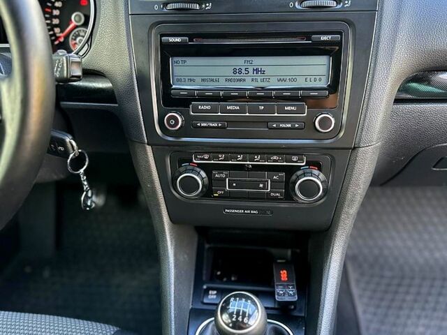 Фольксваген Гольф, объемом двигателя 1.4 л и пробегом 176 тыс. км за 7500 $, фото 5 на Automoto.ua