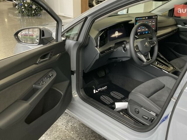 купить новое авто Фольксваген Гольф 2025 года от официального дилера Автодім Атлант на Вацлава Гавела Фольксваген фото