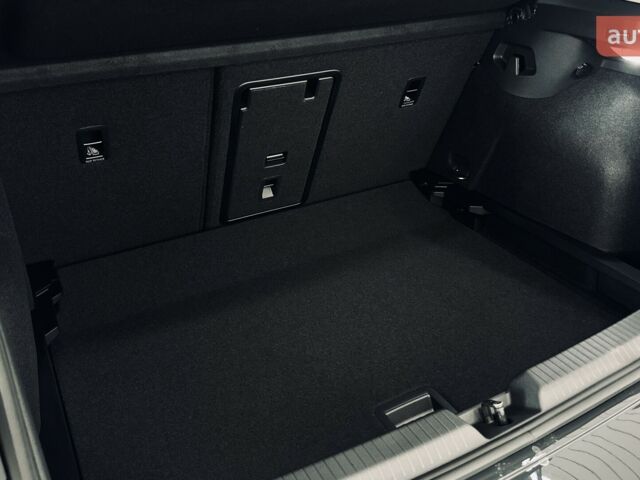 купить новое авто Фольксваген Гольф 2025 года от официального дилера Автодім Атлант на Вацлава Гавела Фольксваген фото