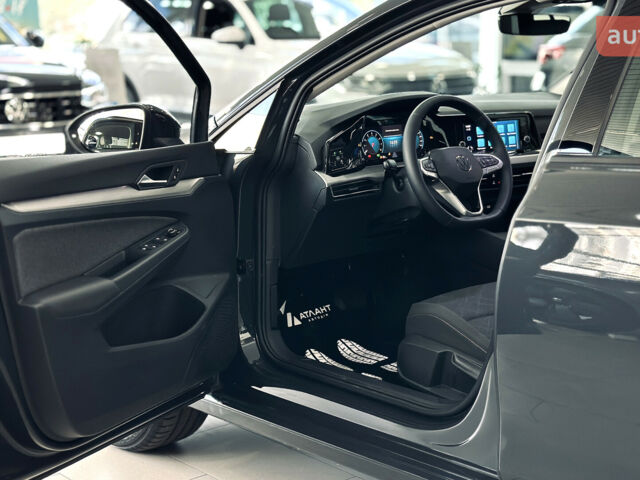 купити нове авто Фольксваген Гольф 2025 року від офіційного дилера Автодім Атлант на Вацлава Гавела Фольксваген фото