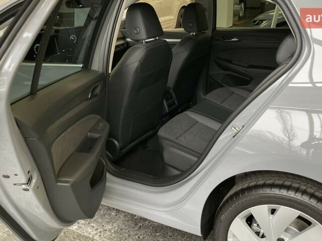 купить новое авто Фольксваген Гольф 2025 года от официального дилера Автодім Атлант на Вацлава Гавела Фольксваген фото