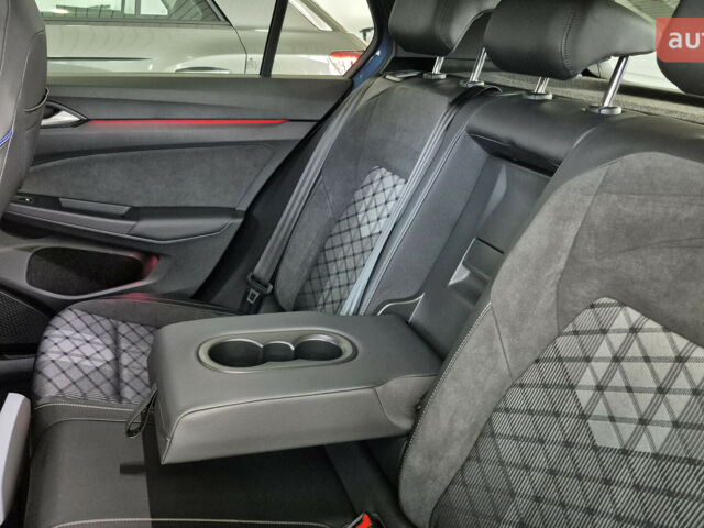 купить новое авто Фольксваген Гольф 2025 года от официального дилера Автодім Атлант на Вацлава Гавела Фольксваген фото