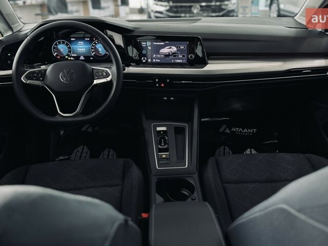 купить новое авто Фольксваген Гольф 2025 года от официального дилера Автодім Атлант на Вацлава Гавела Фольксваген фото