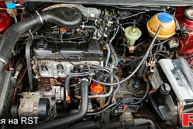 Фольксваген Гольф, объемом двигателя 1.8 л и пробегом 300 тыс. км за 2500 $, фото 2 на Automoto.ua