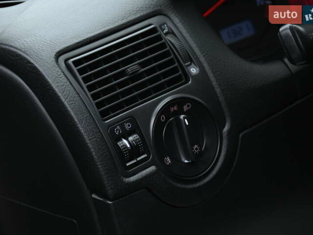 Фольксваген Гольф, объемом двигателя 1.6 л и пробегом 273 тыс. км за 4800 $, фото 19 на Automoto.ua