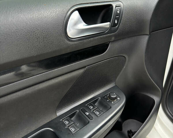 Фольксваген Гольф, об'ємом двигуна 1.6 л та пробігом 303 тис. км за 8500 $, фото 13 на Automoto.ua