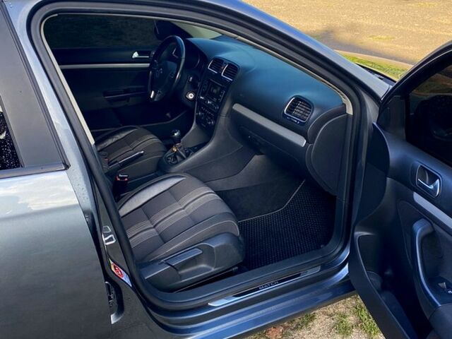 Фольксваген Гольф, объемом двигателя 1.6 л и пробегом 275 тыс. км за 8500 $, фото 4 на Automoto.ua