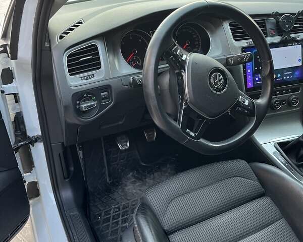 Фольксваген Гольф, объемом двигателя 1.6 л и пробегом 280 тыс. км за 11800 $, фото 1 на Automoto.ua