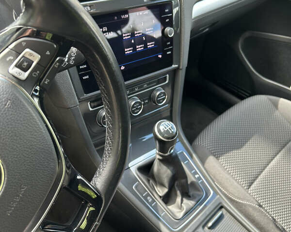 Фольксваген Гольф, объемом двигателя 1.6 л и пробегом 270 тыс. км за 12990 $, фото 9 на Automoto.ua