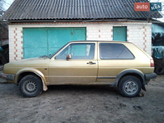 Желтый Фольксваген Гольф, объемом двигателя 1.8 л и пробегом 267 тыс. км за 1500 $, фото 3 на Automoto.ua