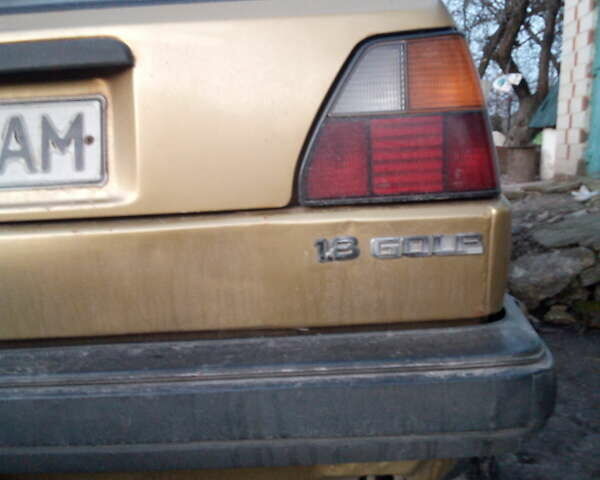 Желтый Фольксваген Гольф, объемом двигателя 1.8 л и пробегом 267 тыс. км за 1500 $, фото 5 на Automoto.ua