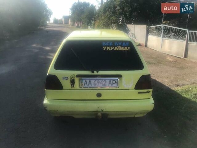 Жовтий Фольксваген Гольф, об'ємом двигуна 1.9 л та пробігом 300 тис. км за 2000 $, фото 1 на Automoto.ua
