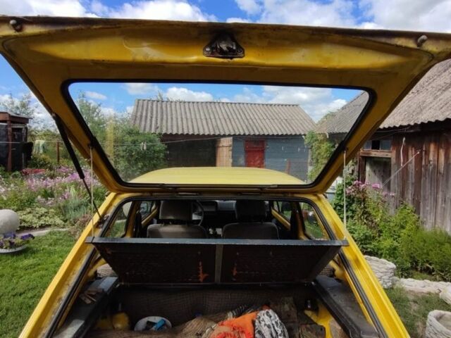 Фольксваген Гольф 1988 в Котельве на Automoto.ua Желтый Фольксваген Гольф, объемом двигателя 0 л и пробегом 180 тыс. км за 700 $, фото 7 на Automoto.ua