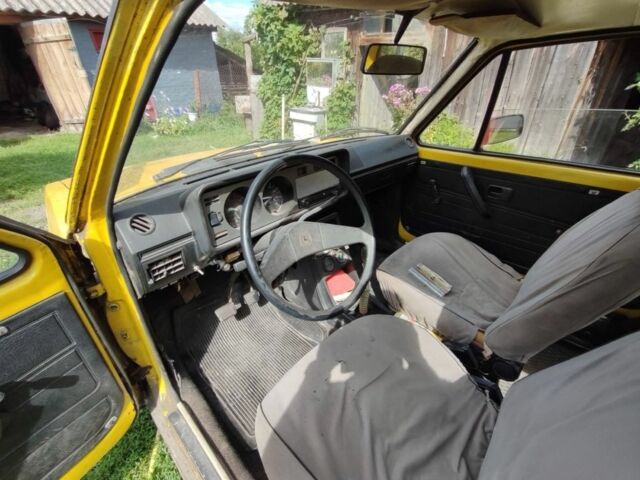 Фольксваген Гольф 1988 в Котельве на Automoto.ua Желтый Фольксваген Гольф, объемом двигателя 0 л и пробегом 180 тыс. км за 700 $, фото 5 на Automoto.ua