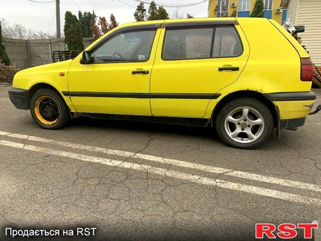 Желтый Фольксваген Гольф, объемом двигателя 1.9 л и пробегом 250 тыс. км за 1600 $, фото 3 на Automoto.ua