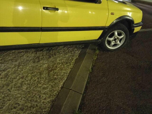 Жовтий Фольксваген Гольф, об'ємом двигуна 1.4 л та пробігом 289 тис. км за 1650 $, фото 3 на Automoto.ua