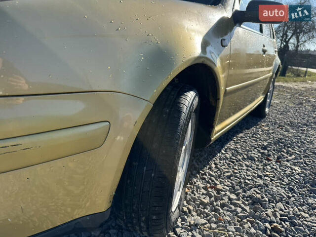 Желтый Фольксваген Гольф, объемом двигателя 1.6 л и пробегом 350 тыс. км за 2450 $, фото 16 на Automoto.ua