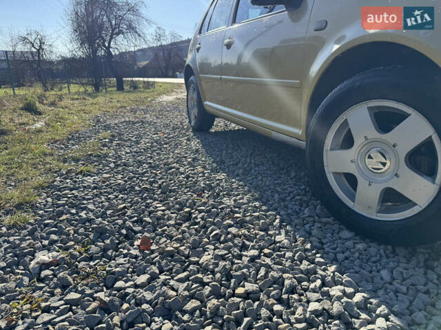 Жовтий Фольксваген Гольф, об'ємом двигуна 1.6 л та пробігом 350 тис. км за 2100 $, фото 10 на Automoto.ua