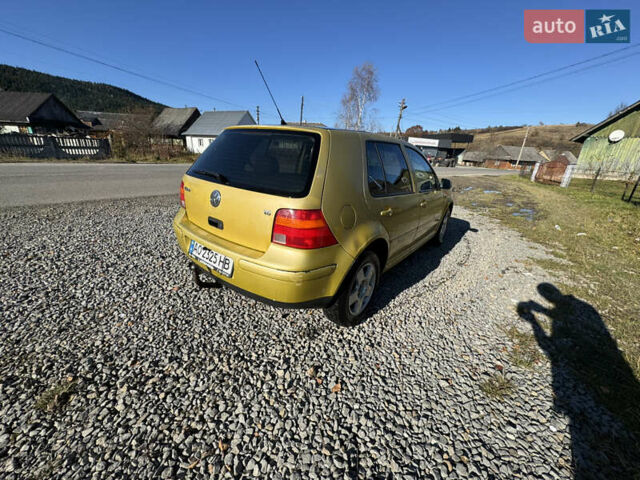 Желтый Фольксваген Гольф, объемом двигателя 1.6 л и пробегом 350 тыс. км за 2450 $, фото 4 на Automoto.ua
