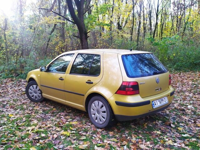 Желтый Фольксваген Гольф, объемом двигателя 1.4 л и пробегом 229 тыс. км за 3000 $, фото 2 на Automoto.ua