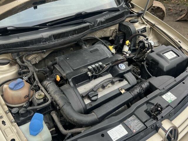 Желтый Фольксваген Гольф, объемом двигателя 1.4 л и пробегом 236 тыс. км за 5500 $, фото 6 на Automoto.ua