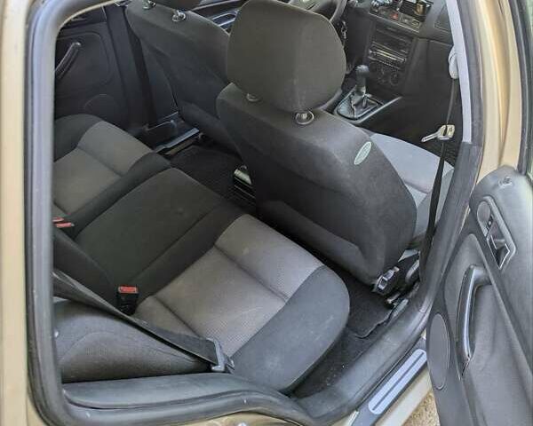 Желтый Фольксваген Гольф, объемом двигателя 1.6 л и пробегом 280 тыс. км за 3700 $, фото 3 на Automoto.ua