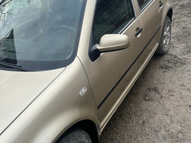 Желтый Фольксваген Гольф, объемом двигателя 1.4 л и пробегом 236 тыс. км за 5500 $, фото 4 на Automoto.ua