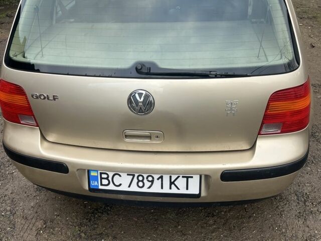 Желтый Фольксваген Гольф, объемом двигателя 1.4 л и пробегом 236 тыс. км за 5500 $, фото 2 на Automoto.ua