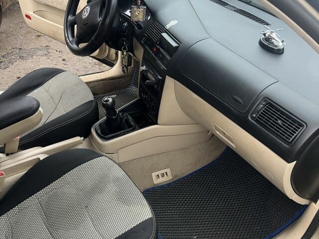 Желтый Фольксваген Гольф, объемом двигателя 1.4 л и пробегом 236 тыс. км за 5500 $, фото 7 на Automoto.ua