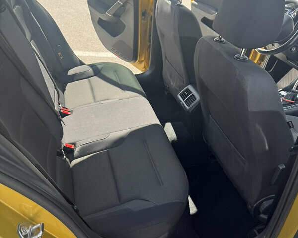 Жовтий Фольксваген Гольф, об'ємом двигуна 1.4 л та пробігом 122 тис. км за 18000 $, фото 13 на Automoto.ua