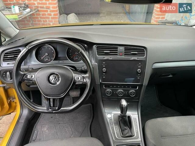 Желтый Фольксваген Гольф, объемом двигателя 1.4 л и пробегом 130 тыс. км за 13200 $, фото 6 на Automoto.ua