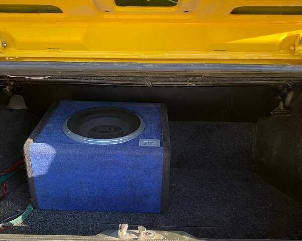 Желтый Фольксваген Гольф, объемом двигателя 1.8 л и пробегом 200 тыс. км за 6000 $, фото 4 на Automoto.ua