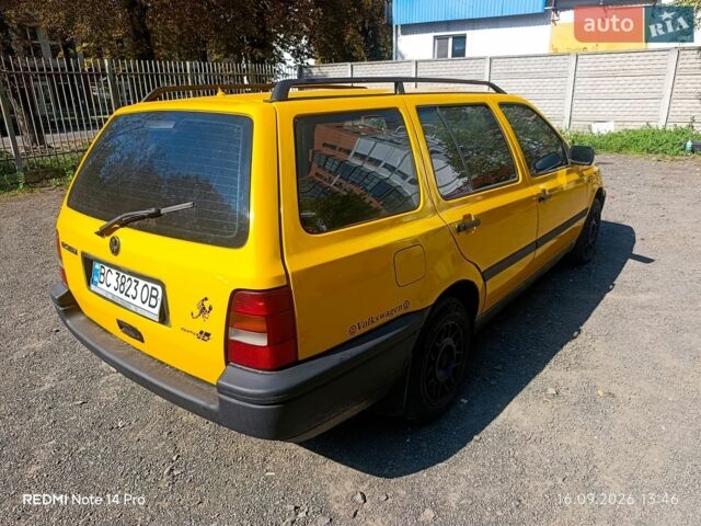 Желтый Фольксваген Гольф, объемом двигателя 1.9 л и пробегом 250 тыс. км за 1350 $, фото 4 на Automoto.ua