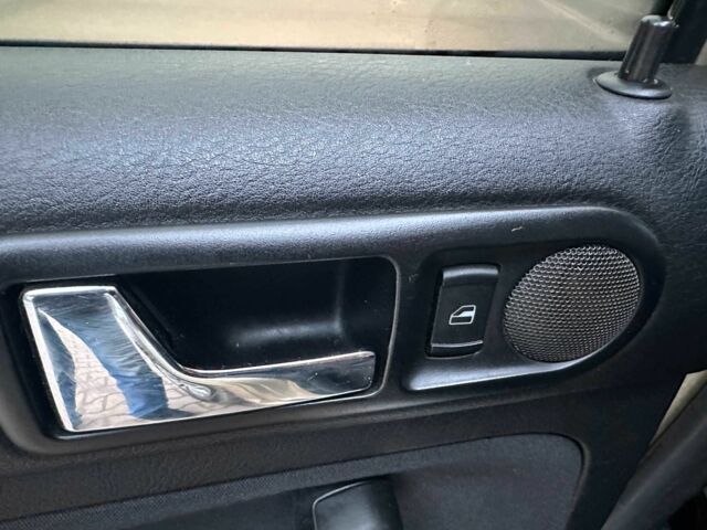 Желтый Фольксваген Гольф, объемом двигателя 1.6 л и пробегом 245 тыс. км за 3700 $, фото 7 на Automoto.ua