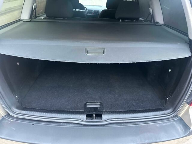 Желтый Фольксваген Гольф, объемом двигателя 1.6 л и пробегом 245 тыс. км за 3700 $, фото 8 на Automoto.ua