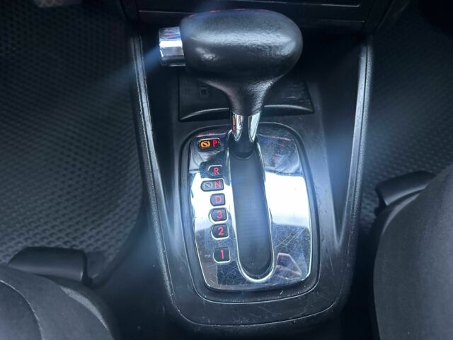 Желтый Фольксваген Гольф, объемом двигателя 1.6 л и пробегом 245 тыс. км за 3700 $, фото 15 на Automoto.ua