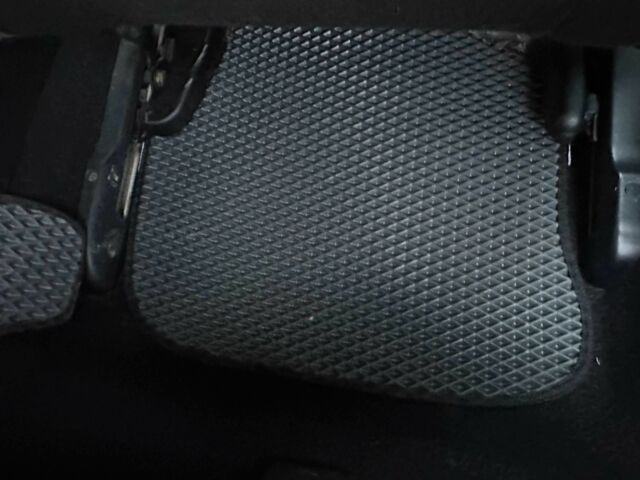 Желтый Фольксваген Гольф, объемом двигателя 1.6 л и пробегом 245 тыс. км за 3700 $, фото 11 на Automoto.ua