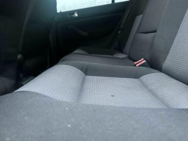 Желтый Фольксваген Гольф, объемом двигателя 1.6 л и пробегом 245 тыс. км за 3700 $, фото 5 на Automoto.ua