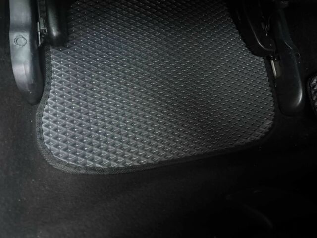 Желтый Фольксваген Гольф, объемом двигателя 1.6 л и пробегом 245 тыс. км за 3700 $, фото 6 на Automoto.ua