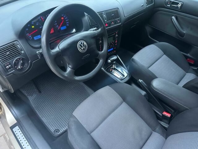 Желтый Фольксваген Гольф, объемом двигателя 1.6 л и пробегом 245 тыс. км за 3700 $, фото 4 на Automoto.ua