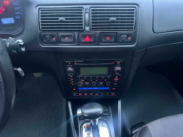 Желтый Фольксваген Гольф, объемом двигателя 1.6 л и пробегом 245 тыс. км за 3700 $, фото 14 на Automoto.ua