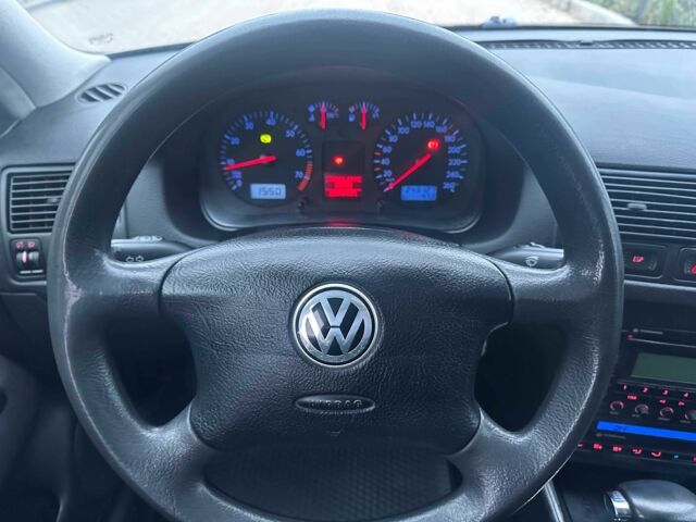 Желтый Фольксваген Гольф, объемом двигателя 1.6 л и пробегом 245 тыс. км за 3700 $, фото 13 на Automoto.ua