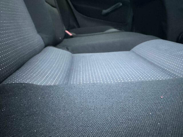 Желтый Фольксваген Гольф, объемом двигателя 1.6 л и пробегом 245 тыс. км за 3700 $, фото 9 на Automoto.ua