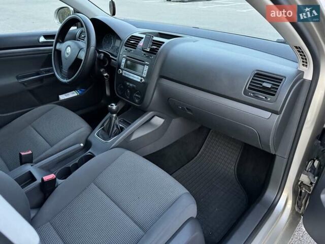 Жовтий Фольксваген Гольф, об'ємом двигуна 1.6 л та пробігом 210 тис. км за 6500 $, фото 12 на Automoto.ua