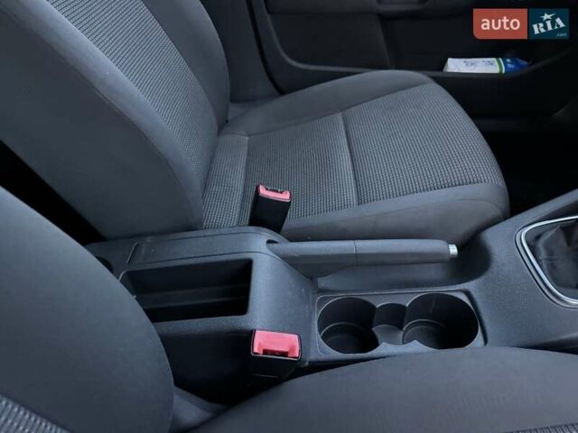 Жовтий Фольксваген Гольф, об'ємом двигуна 1.6 л та пробігом 210 тис. км за 6500 $, фото 13 на Automoto.ua