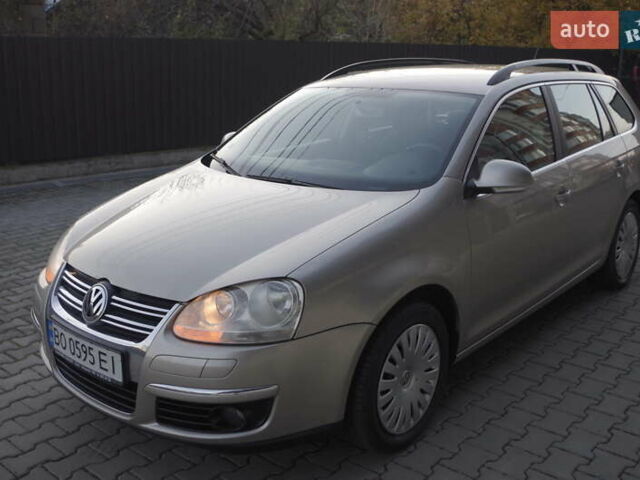 Желтый Фольксваген Гольф, объемом двигателя 1.6 л и пробегом 216 тыс. км за 6650 $, фото 4 на Automoto.ua