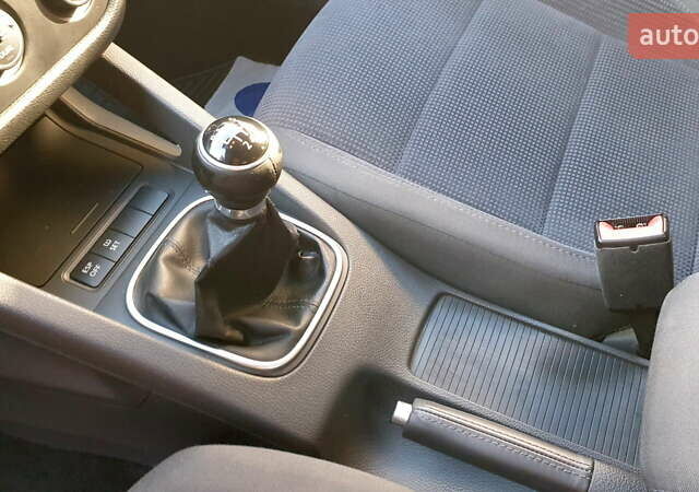 Желтый Фольксваген Гольф, объемом двигателя 1.6 л и пробегом 216 тыс. км за 6650 $, фото 3 на Automoto.ua