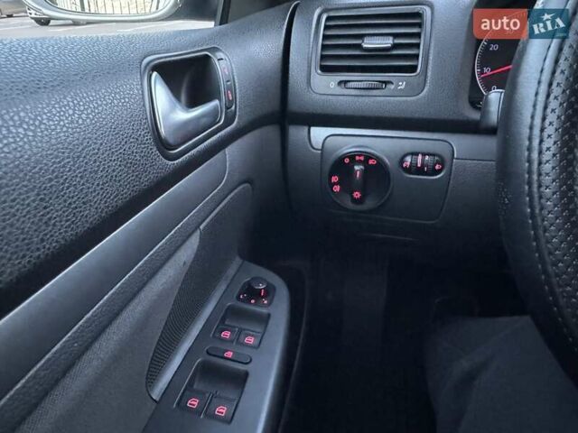 Жовтий Фольксваген Гольф, об'ємом двигуна 1.6 л та пробігом 210 тис. км за 6500 $, фото 21 на Automoto.ua