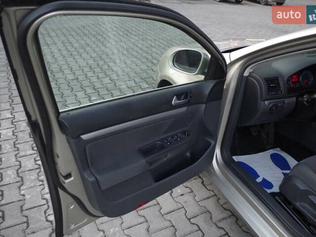 Желтый Фольксваген Гольф, объемом двигателя 1.6 л и пробегом 216 тыс. км за 6650 $, фото 18 на Automoto.ua